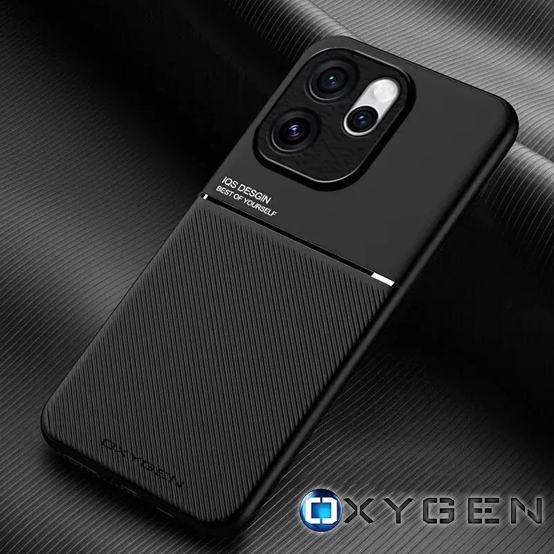 Czarne etui na telefon z teksturą, z widocznymi wycięciami na aparat. Na etui znajduje się napis \'IQS DESIGN BEST OF YOURSELF\' oraz logo \'OXYGEN\'.