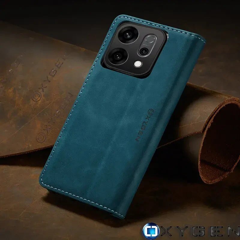 Etui na telefon w kolorze niebieskim z widocznym logo \'OXYGEN\', leży na brązowym tle. W dolnym rogu znajduje się okrągłe logo z literą \'O\'.