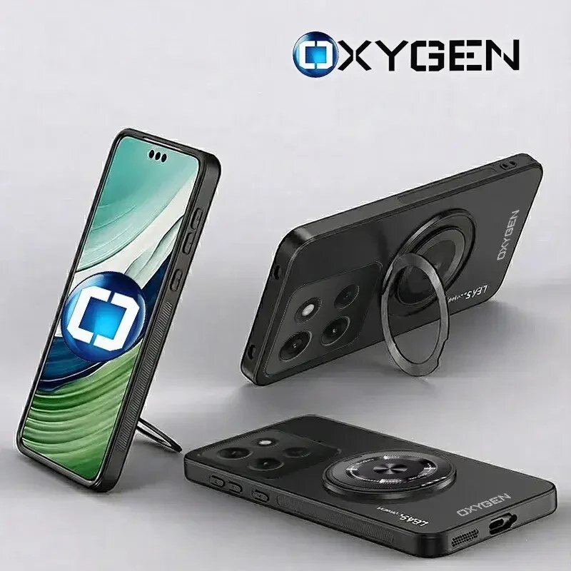 Na obrazie widoczne są trzy etui na telefon z logo OXYGEN, każde z nich ma wbudowany pierścień na tylnej części. Etui są czarne, a jedno z nich pokazuje ekran telefonu z abstrakcyjną grafiką.