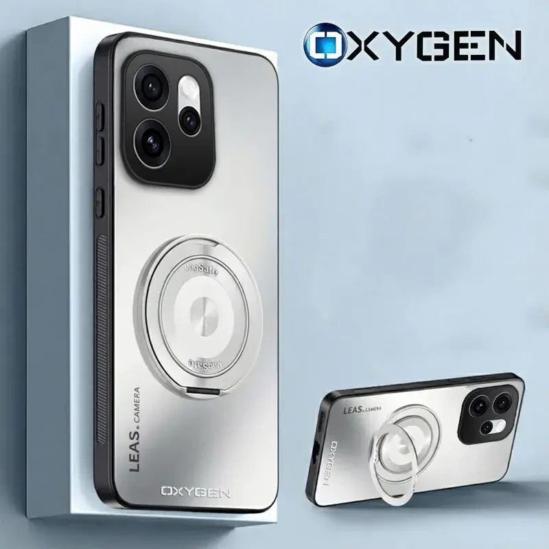 Obraz przedstawia etui na telefon z napisem \'OXYGEN\' oraz \'LEAS CAMERA\'. Etui ma metaliczny wygląd z okrągłym uchwytem oznaczonym \'MagSafe\'.