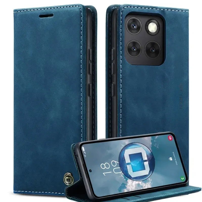 Na obrazie widoczne jest niebieskie etui na telefon z trzema aparatami i lampą błyskową. Telefon w etui pokazuje ekran z godziną 18:09 i ikoną aplikacji na tle chmur.