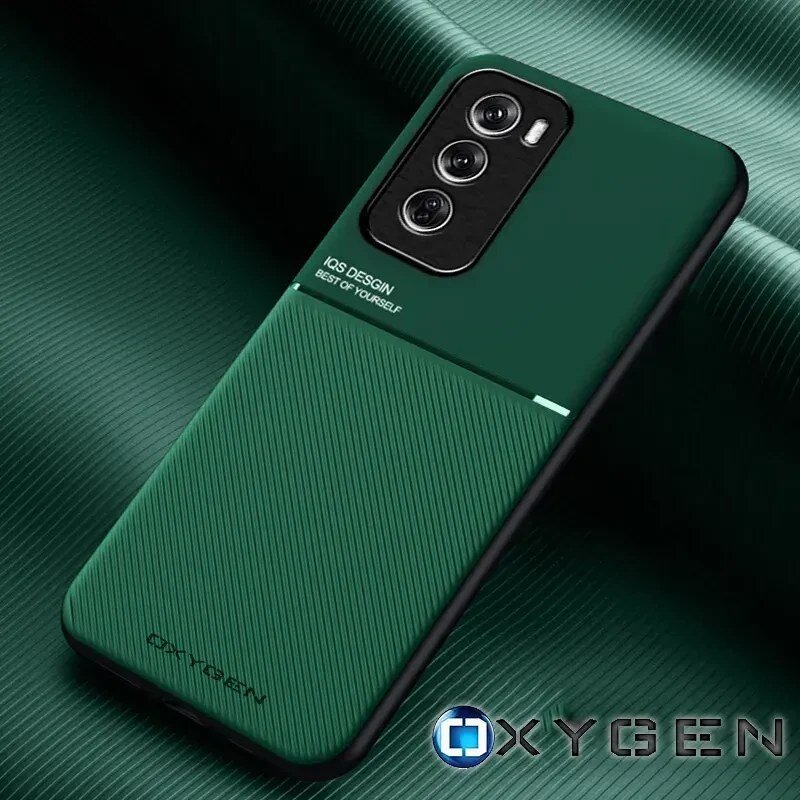 Zielone etui na telefon z trzema wycięciami na aparaty i tekstem \'IQS DESIGN BEST OF YOURSELF\'. Na dole widoczny jest napis \'OXYGEN\'.