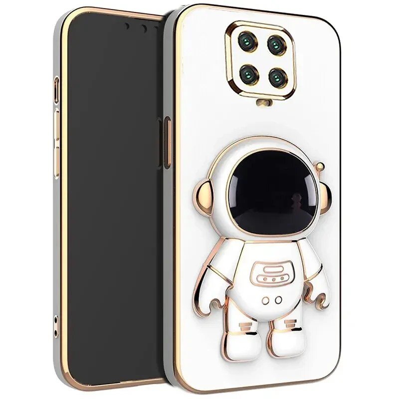 Etui na telefon z motywem astronauty w białym kolorze z elementami złota. Widoczne są cztery otwory na aparaty fotograficzne.