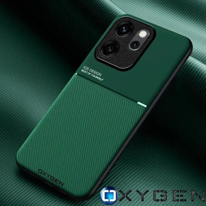 Zielone etui na telefon z teksturą, z widocznym napisem \'OXYGEN\' oraz \'IQS DESIGN BEST OF YOURSELF\'. Na etui znajduje się wycięcie na aparat z trzema obiektywami.