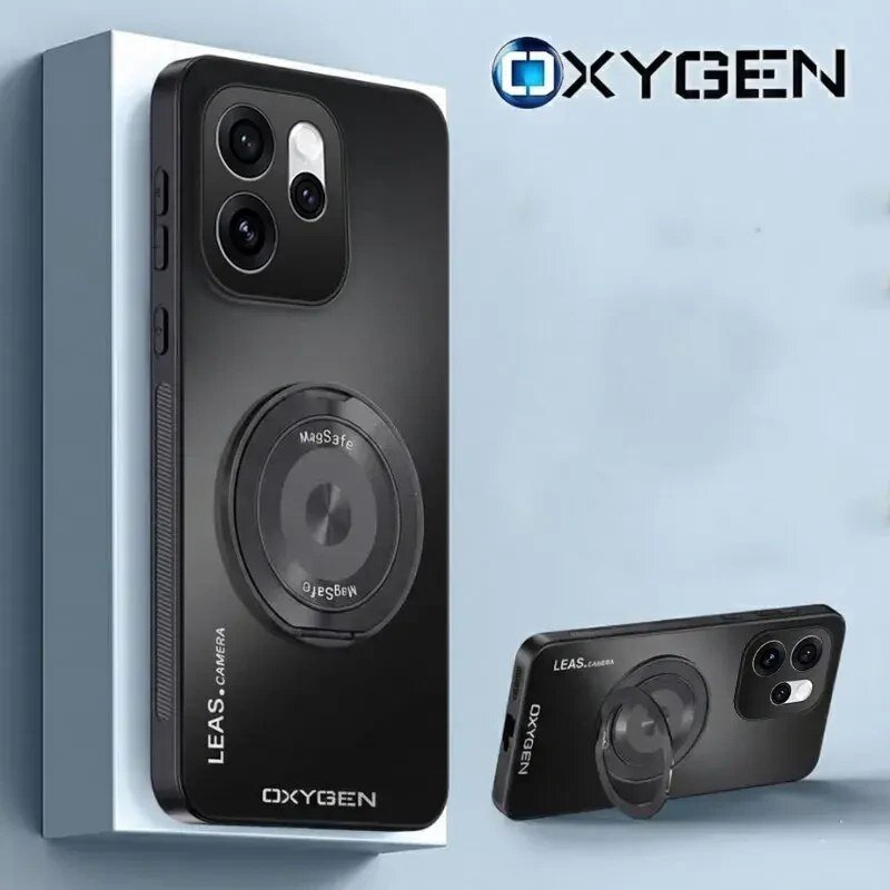Obraz przedstawia czarne etui na telefon z napisem \'LEAS.CAMERA\' i \'OXYGEN\'. Widoczne są trzy obiektywy aparatu oraz okrągły element z napisem \'MagSafe\'.