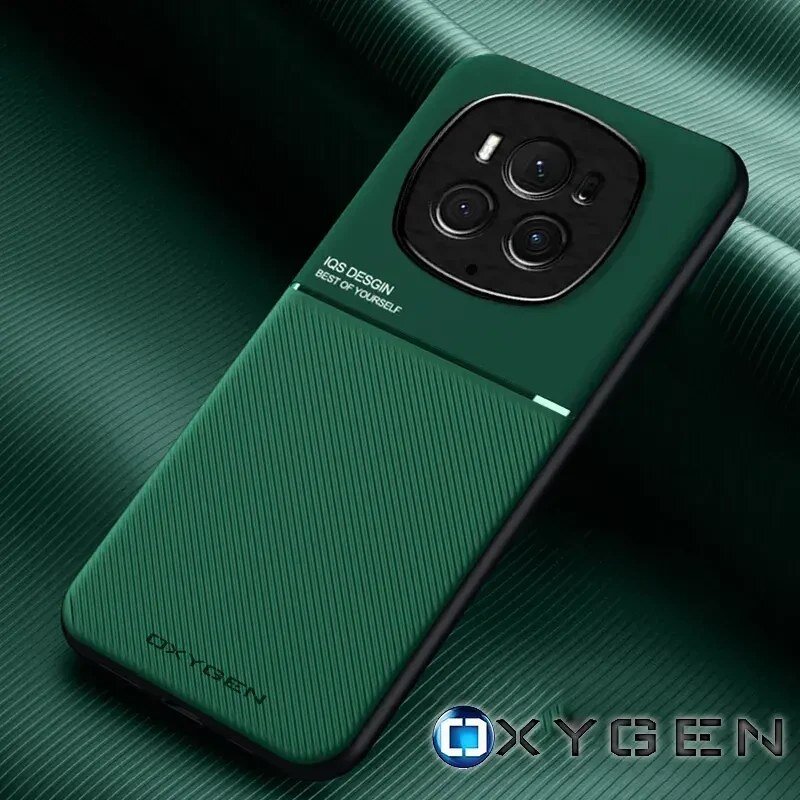 Zielone etui na telefon z trzema widocznymi obiektywami aparatu i tekstem \'IQS DESIGN BEST OF YOURSELF\'. Na dole widoczny jest napis \'OXYGEN\'.