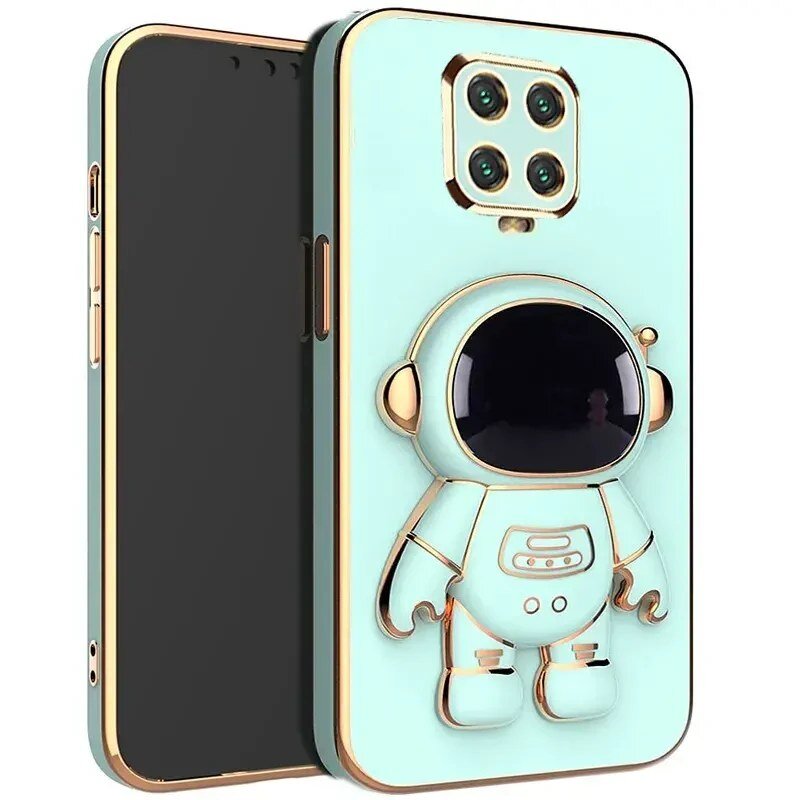 Etui na telefon w kolorze miętowym z wizerunkiem astronauty w złotych akcentach. Posiada wycięcia na cztery obiektywy aparatu i przyciski boczne.