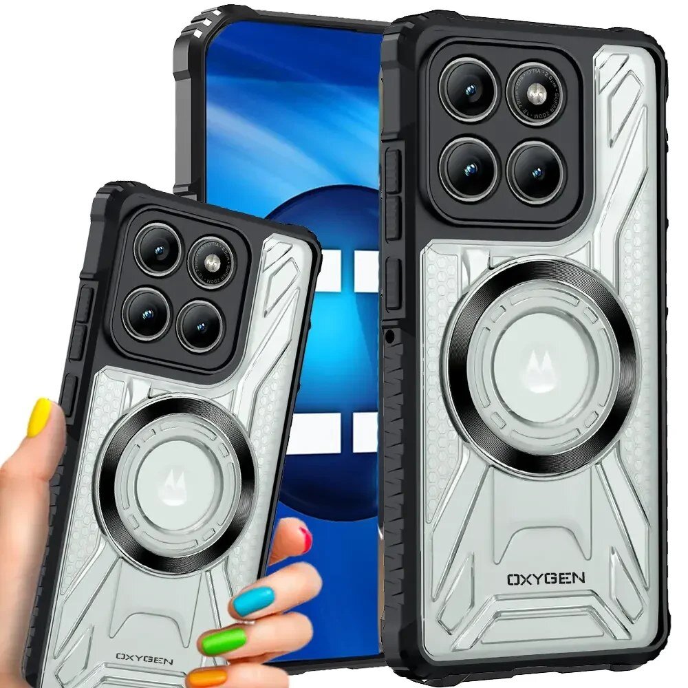 Obraz przedstawia dwa etui na telefon z napisem \'OXYGEN\' i dużym okrągłym elementem na tylnej części. Etui mają czarną ramkę i srebrne detale, a w tle widoczny jest ekran telefonu z niebieskim motywem.