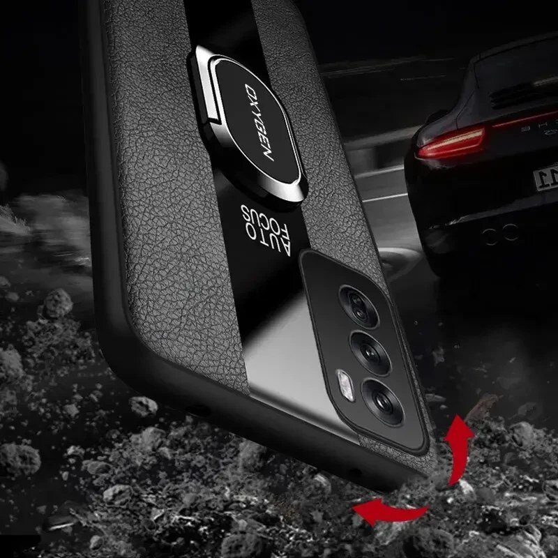 Etui na telefon z teksturą skóry i napisem \'OXYGEN\' oraz \'AUTO FOCUS\'. W tle widoczny jest samochód sportowy na drodze.