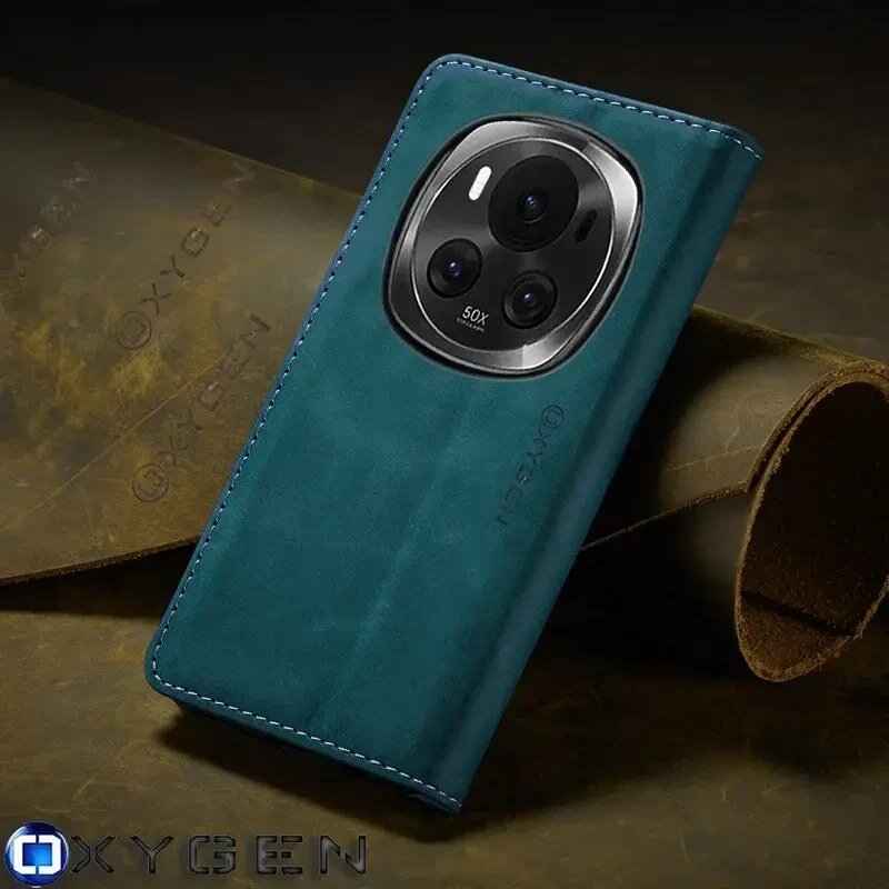 Na zdjęciu widoczne jest etui na telefon w kolorze niebieskim z wycięciem na aparat fotograficzny. Na etui znajduje się napis \'OXYGEN\'.