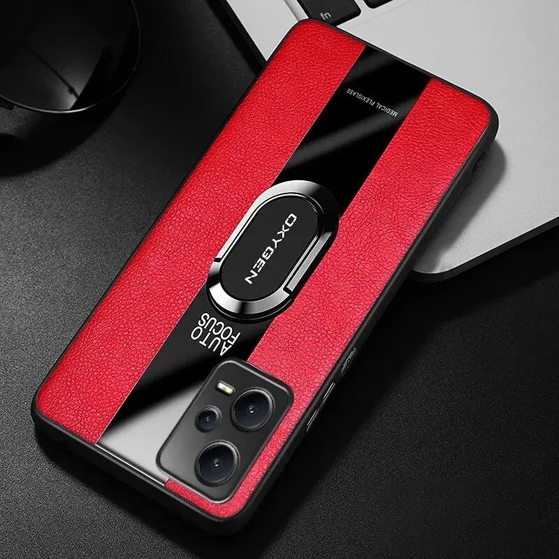 Etui na telefon w kolorze czerwonym z czarnym paskiem i napisem \'OXYGEN AUTO FOCUS\'. Widoczny jest aparat telefonu oraz fragment klawiatury laptopa.