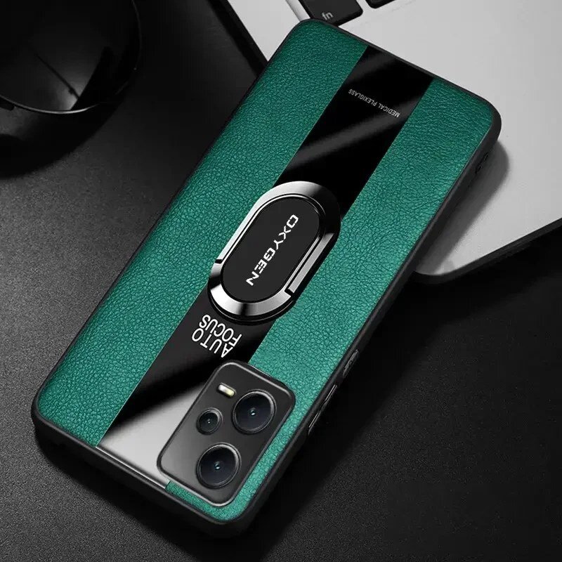 Etui na telefon w kolorze zielonym z czarnym paskiem i napisem \'OXYGEN AUTO FOCUS\'. Widoczne są dwa obiektywy aparatu telefonu.