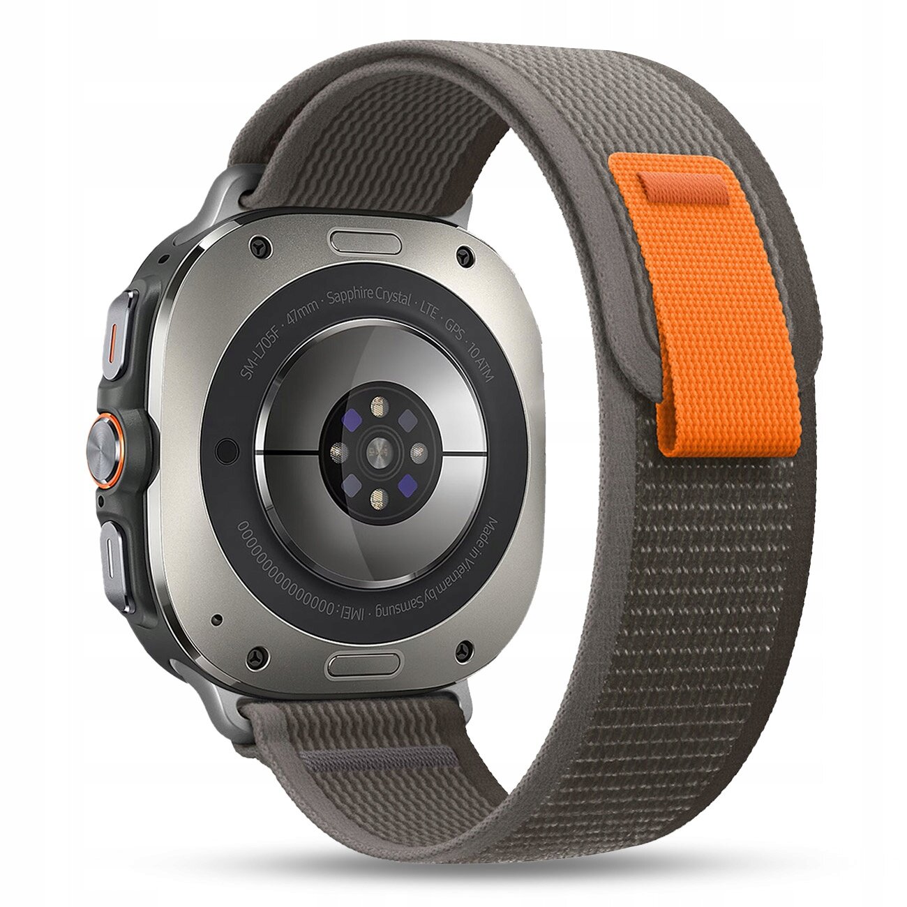 Zdjęcie przedstawia pasek nylonowy w kolorze szarym z pomarańczowym zapięciem, przeznaczony do zegarka Samsung Galaxy Watch Ultra 47mm. Na zegarku widoczny jest napis \'Sapphire Crystal LTE GPS 10ATM\'.