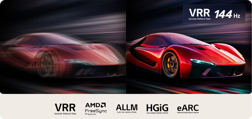 Obraz przedstawia dwa czerwone samochody sportowe w ruchu, z efektem rozmycia. Na dole widoczne są logotypy: VRR, AMD FreeSync Premium, ALLM, HGiG, eARC oraz napis \'VRR 144 Hz Variable Refresh Rate\'.
