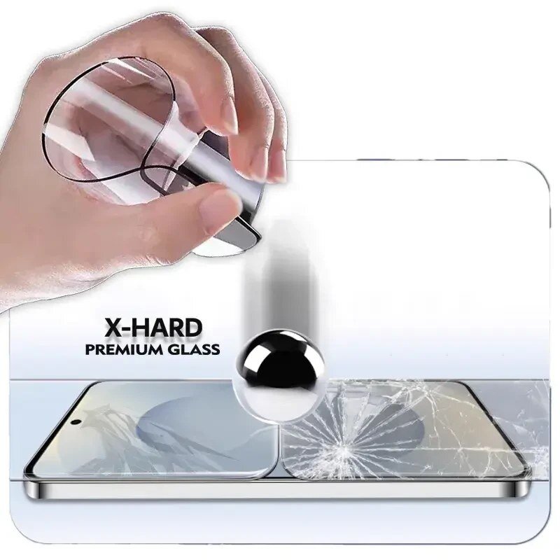 Na zdjęciu widoczna jest ręka trzymająca szkło hartowane nad ekranem telefonu, obok którego znajduje się napis \'X-HARD PREMIUM GLASS\'. Ekran telefonu jest pokazany w dwóch częściach, z czego jedna jest uszkodzona.