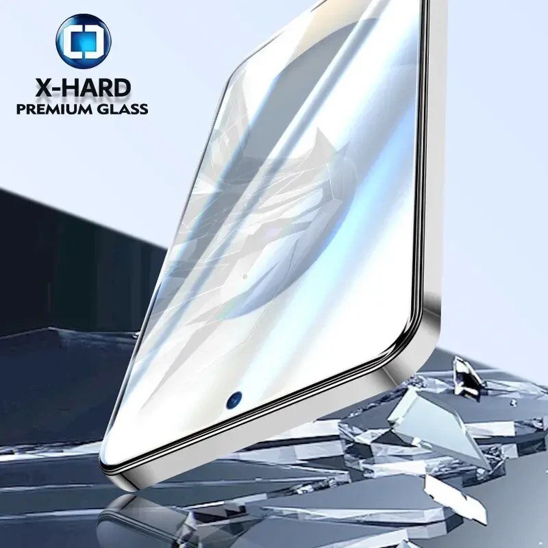 Obraz przedstawia szkło ochronne na telefon z napisem \'X-HARD PREMIUM GLASS\' oraz logo w lewym górnym rogu. Szkło jest umieszczone na tle przypominającym rozbite szkło.