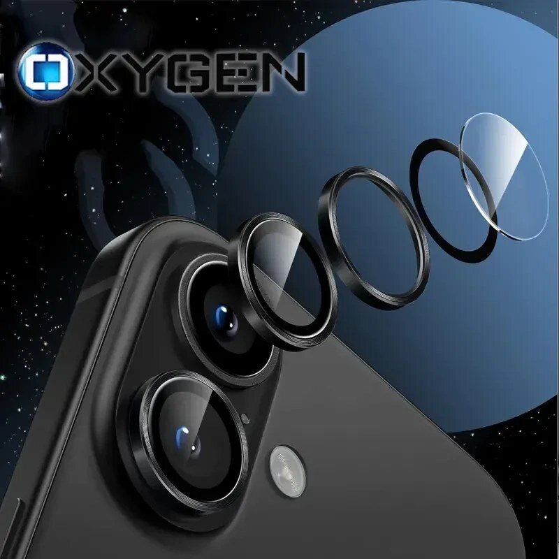 Obraz przedstawia zestaw dwóch soczewek ochronnych na aparat telefonu, z logo \'OXYGEN\' widocznym w tle. Soczewki są pokazane w procesie montażu na aparacie smartfona.
