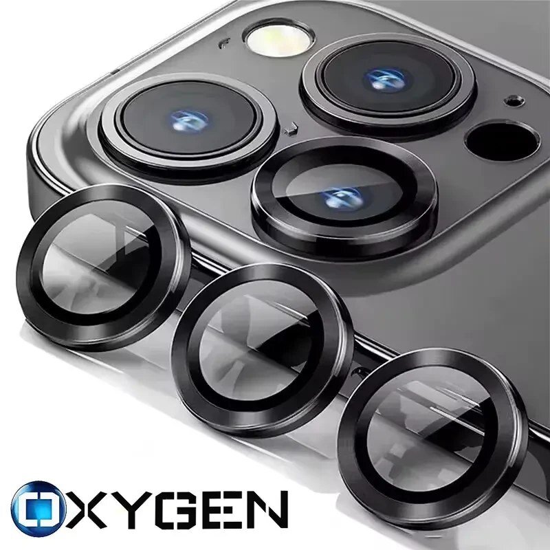 Obraz przedstawia zestaw trzech soczewek ochronnych na aparat telefonu, umieszczonych obok tylnej kamery smartfona. Widoczne jest logo \'OXYGEN\'.