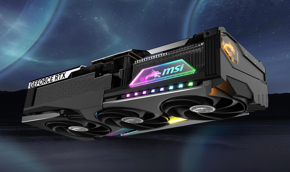 Karta graficzna z widocznym logo \'msi\' i napisem \'GEFORCE RTX\', posiadająca podświetlenie RGB oraz trzy wentylatory. W tle widoczny jest kosmiczny krajobraz.