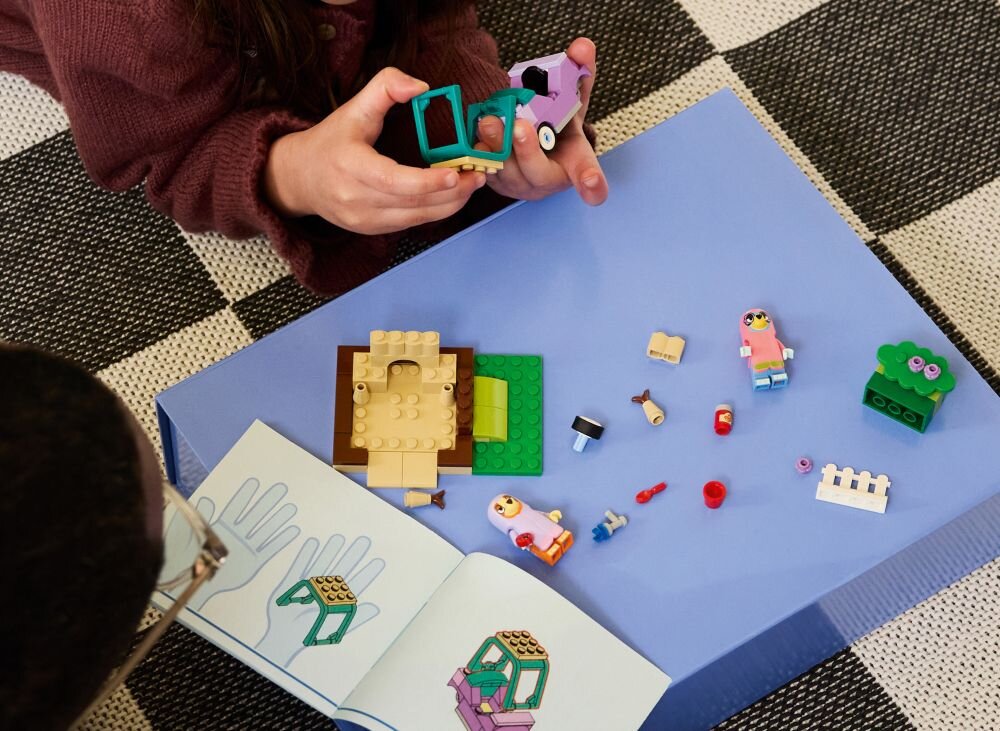 LEGO 11216 Bluey Babunie z Bingo i Bluey zdolności manualne rozwój dziecka koordynacja umiejętności wyobraźnia 
