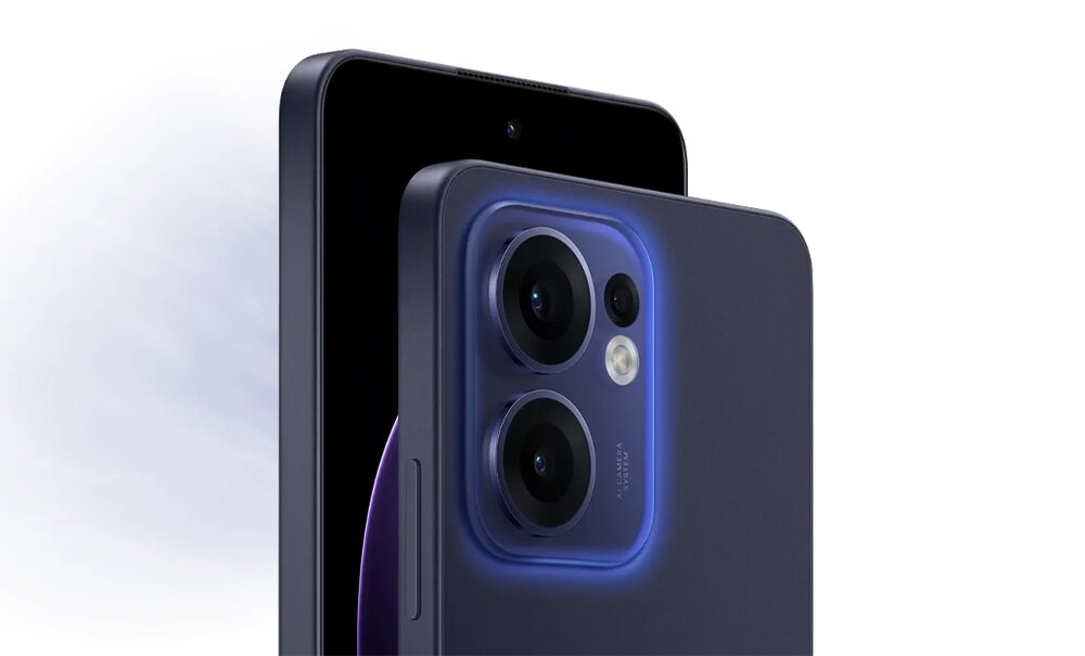 Na obrazie widoczny jest smartfon z trzema obiektywami aparatu i lampą błyskową, umieszczonymi na tylnej obudowie. Obudowa ma ciemny kolor z delikatnym podświetleniem wokół aparatów.