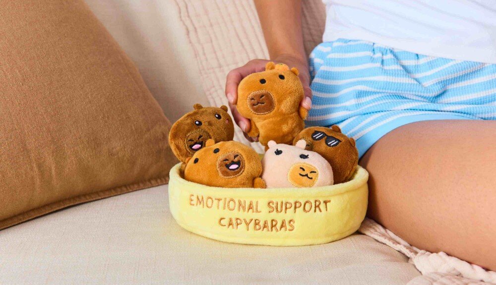 Maskotka JUST PLAY 98614 Emotional Support Kapibary na poprawę humoru 98614-EU0-1B006HT0RL