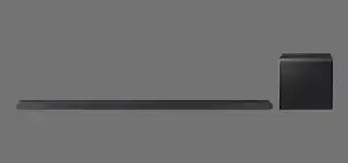 Na szarym tle widoczny jest czarny soundbar oraz subwoofer ustawione obok siebie.