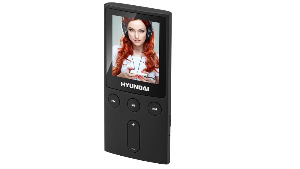 Czarny odtwarzacz MP3 z kolorowym wyświetlaczem, na którym widoczna jest osoba w słuchawkach. Na obudowie znajduje się logo \'HYUNDAI\' oraz przyciski sterujące.