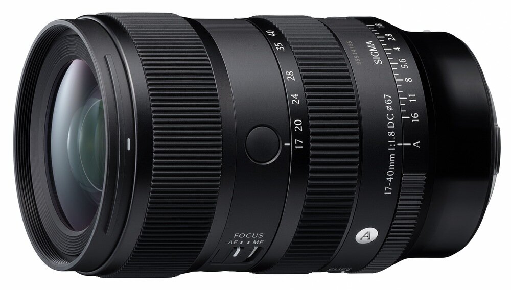 Czarny obiektyw z widocznymi oznaczeniami: \'SIGMA\', \'17-40mm 1:1.8 DC Ø67\', \'A\', oraz przełącznikami \'FOCUS AF MF\'.