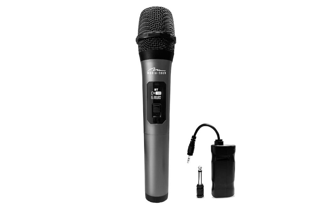 Na obrazie widoczny jest mikrofon z logo \'media-tech\' oraz wyświetlaczem pokazującym \'BT CH:05 638.80\'. Obok mikrofonu znajduje się adapter i przewód z wtyczką.