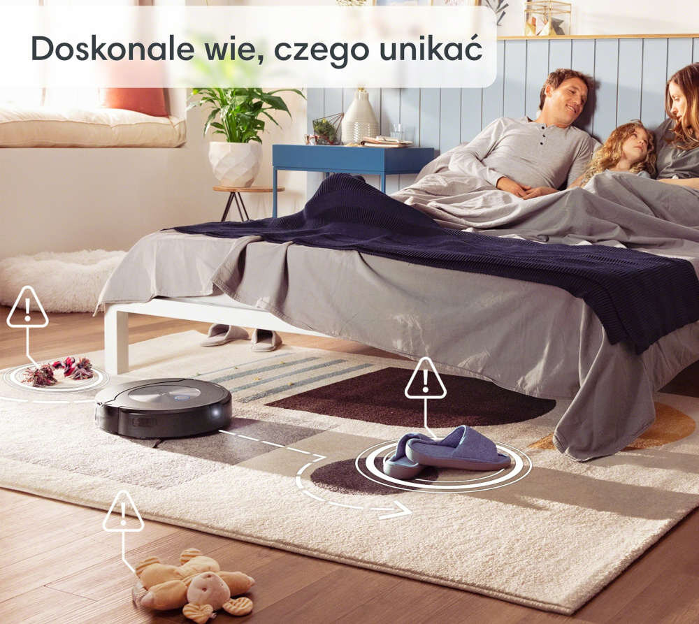 Na obrazie widać robot sprzątający poruszający się po dywanie w sypialni, omijający przeszkody takie jak kapcie i zabawki. Na górze obrazu znajduje się tekst: \'Doskonale wie, czego unikać\'.