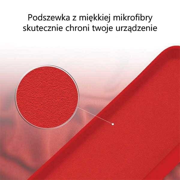 Obraz przedstawia czerwony materiał z mikrofibry z powiększeniem jego struktury. Tekst na obrazie: \'Podszywka z miękkiej mikrofibry skutecznie chroni twoje urządzenie\'.