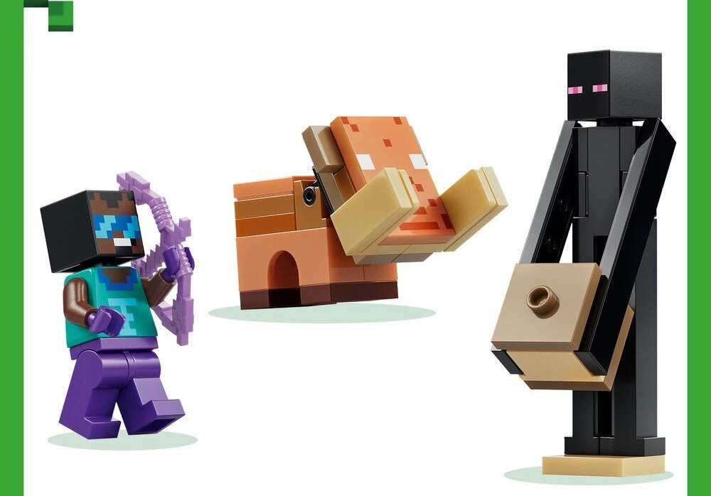 Na obrazie znajdują się trzy figurki LEGO przedstawiające postacie z gry Minecraft: postać z łukiem, pomarańczowe zwierzę oraz wysoka, czarna postać z różowymi oczami.
