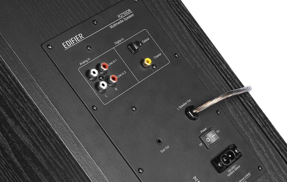 Panel tylny głośnika z widocznymi złączami: Analog In, Digital In, Optical, Coaxial oraz wyjściem L Speaker Out. Na panelu znajduje się również włącznik zasilania i gniazdo zasilania, a na górze widoczny jest napis \'EDIFIER R2750DB Multimedia Speaker\'.