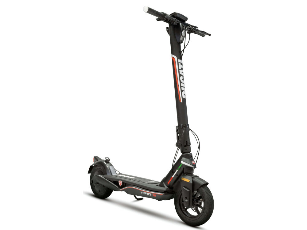 Czarna hulajnoga elektryczna z logo \'DUCATI\' na kierownicy i napisem \'PRO-III\' na podeście. Posiada duże koła i nowoczesny design.