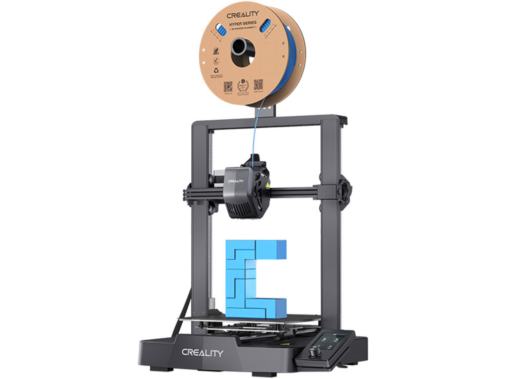 Na zdjęciu znajduje się drukarka 3D z logo \'CREALITY\' na obudowie oraz szpula filamentu oznaczona jako \'CREALITY HYPER SERIES\'. Drukarka drukuje niebieski obiekt w kształcie litery C.