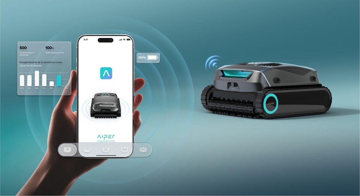 Robot do czyszczenia basenów AIPER Scuba X1 Pro Max, Nawigacja, analiza, trasa, aplikacja, Ręka z telefonem steruje robotem przez aplikację.