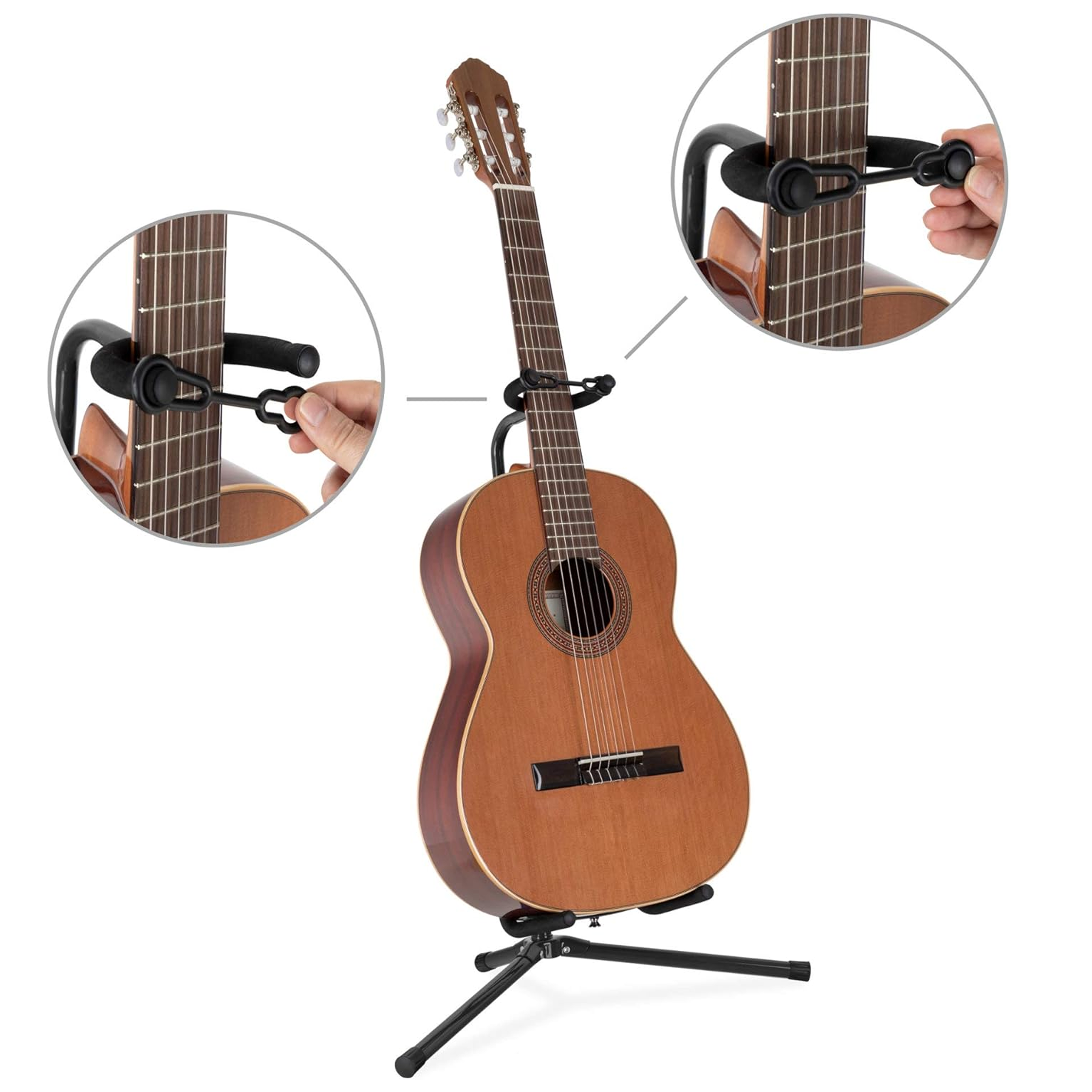 Na zdjęciu znajduje się gitara akustyczna umieszczona na czarnym, składanym statywie gitarowym. Dwa zbliżenia pokazują mechanizm blokady gitary na statywie.
