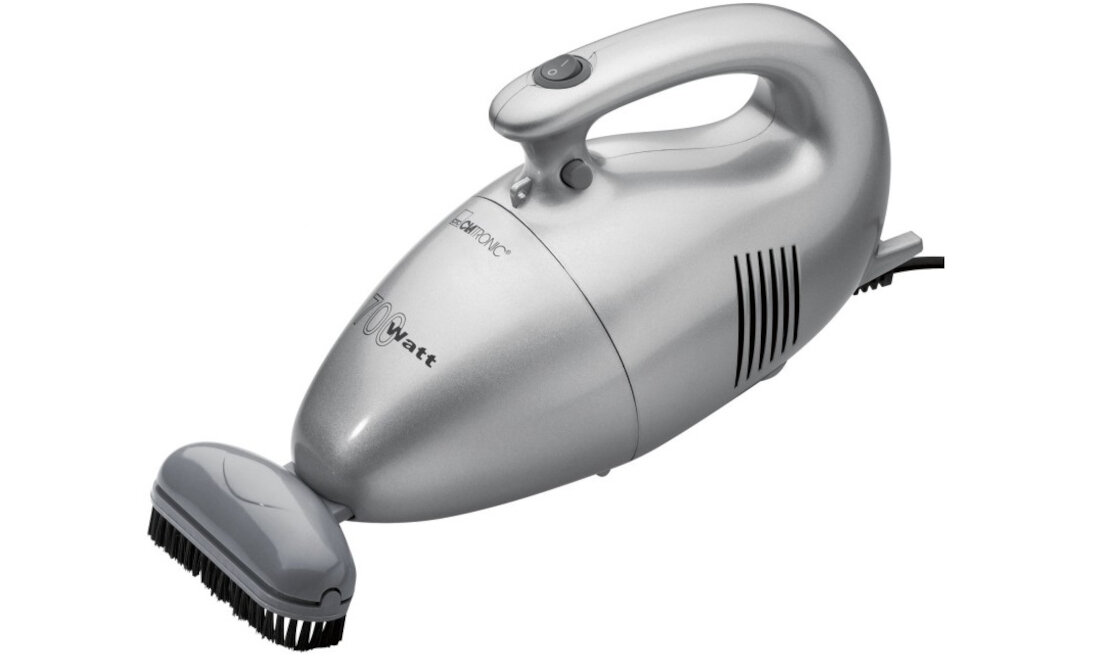 Srebrny odkurzacz ręczny z widocznym napisem \'700 Watt\' oraz logo producenta. Urządzenie ma ergonomiczny uchwyt i szczotkę na końcu.