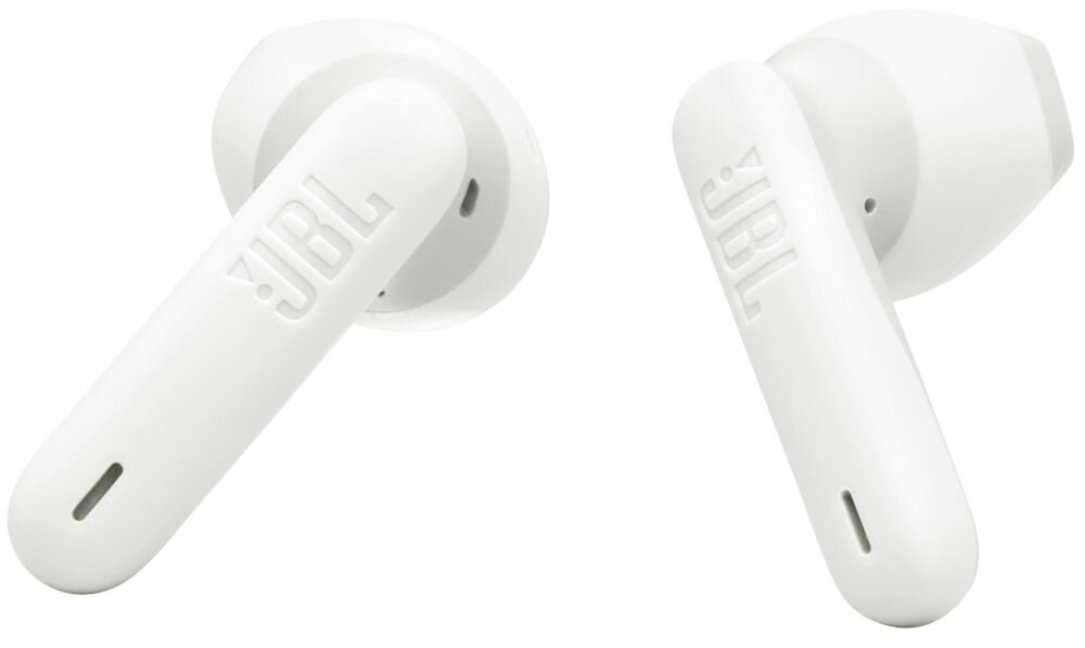 Na obrazie widoczne są białe słuchawki douszne z logo \'JBL\' na obudowie.