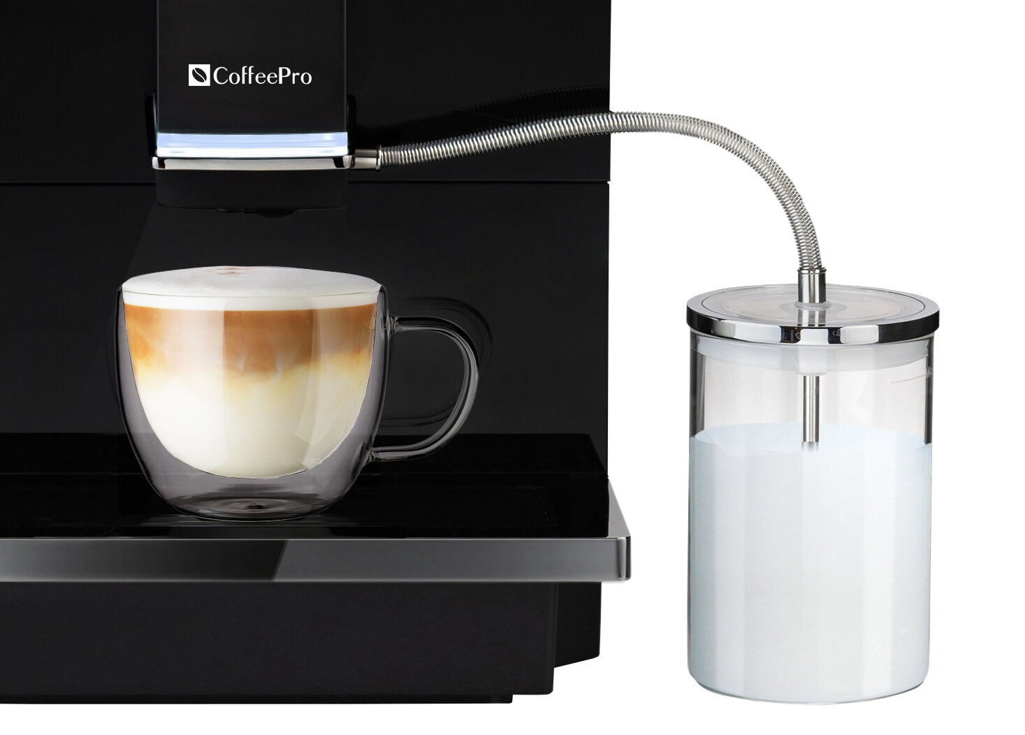 Na obrazie widoczny jest czarny ekspres do kawy z logo \'CoffeePro\', obok którego stoi szklanka z kawą latte. Obok ekspresu znajduje się przezroczysty pojemnik z mlekiem, połączony metalową rurką.