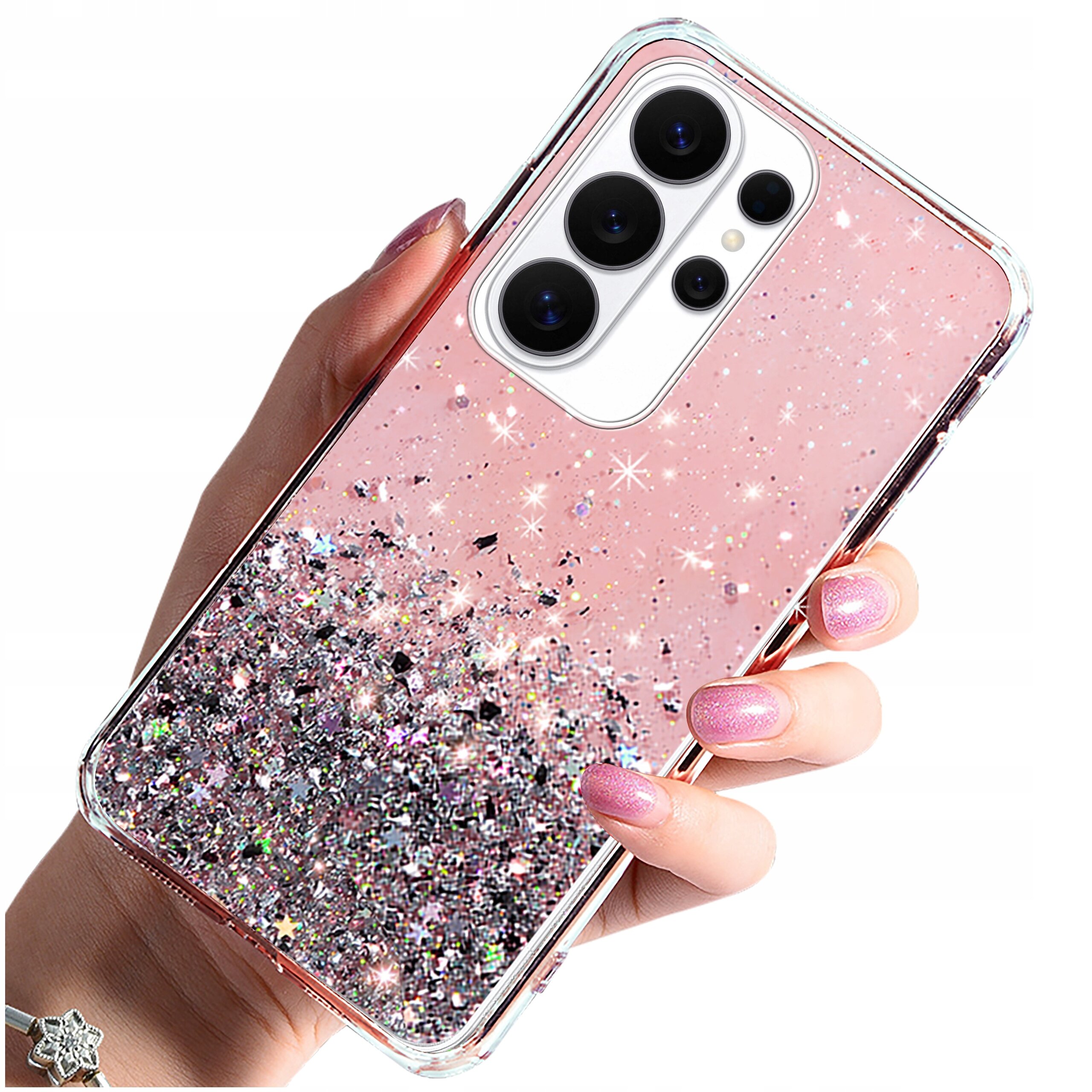 Osoba trzyma telefon w różowym etui z brokatowym wzorem. Etui ma wycięcia na aparat z kilkoma obiektywami.