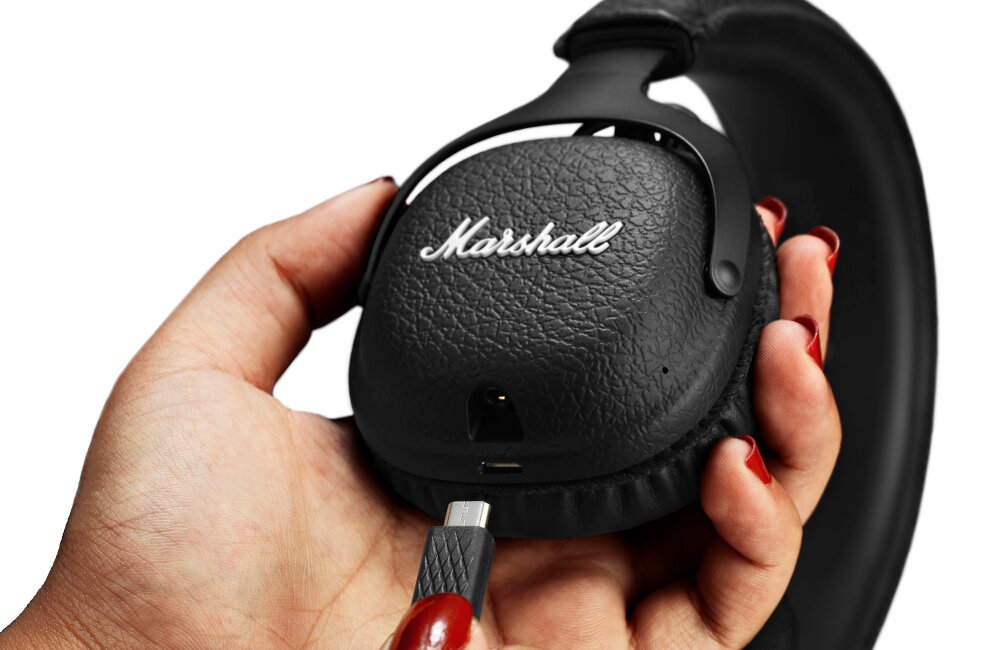 SŁUCHAWKI MARSHALL BLUETOOTH MID CZARNE ładowanie
