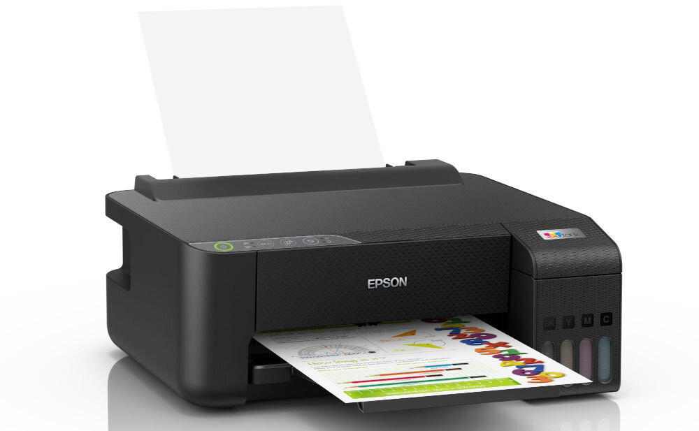 Czarna drukarka z logo EPSON, z której wysuwa się kolorowy wydruk. Obok widoczne są przezroczyste pojemniki na tusz z oznaczeniami CMYK.