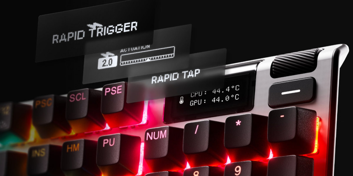 Zbliżenie na klawiaturę z podświetlanymi klawiszami i wyświetlaczem pokazującym teksty: \'RAPID TRIGGER\', \'2.0\', \'RAPID TAP\', \'CPU: 44.4°C\', \'GPU: 44.0°C\'.