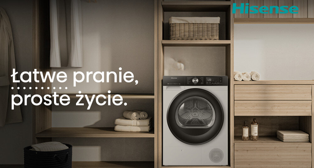 Wnętrze z suszarką do ubrań w zabudowie, obok której znajduje się tekst: \'Łatwe pranie, proste życie.\'. W prawym górnym rogu widoczne jest logo \'Hisense\'.