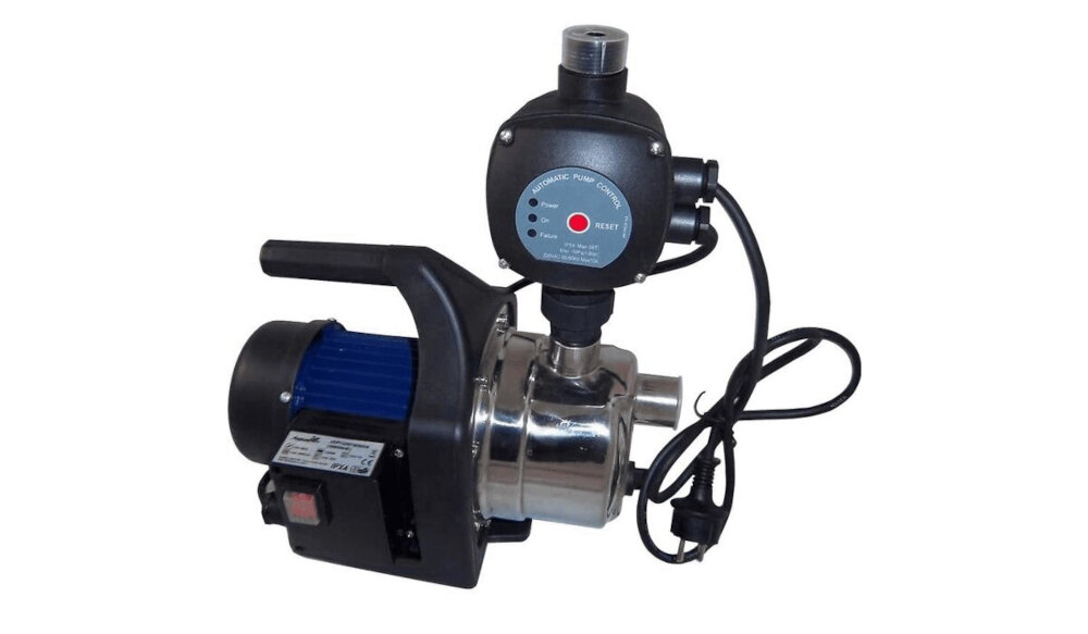 Na zdjęciu znajduje się elektryczna pompa do wody z metaliczną obudową i czarnym uchwytem. Na górze widoczny jest czarny moduł z napisem \'ELECTRONIC PUMP CONTROLLER\'.