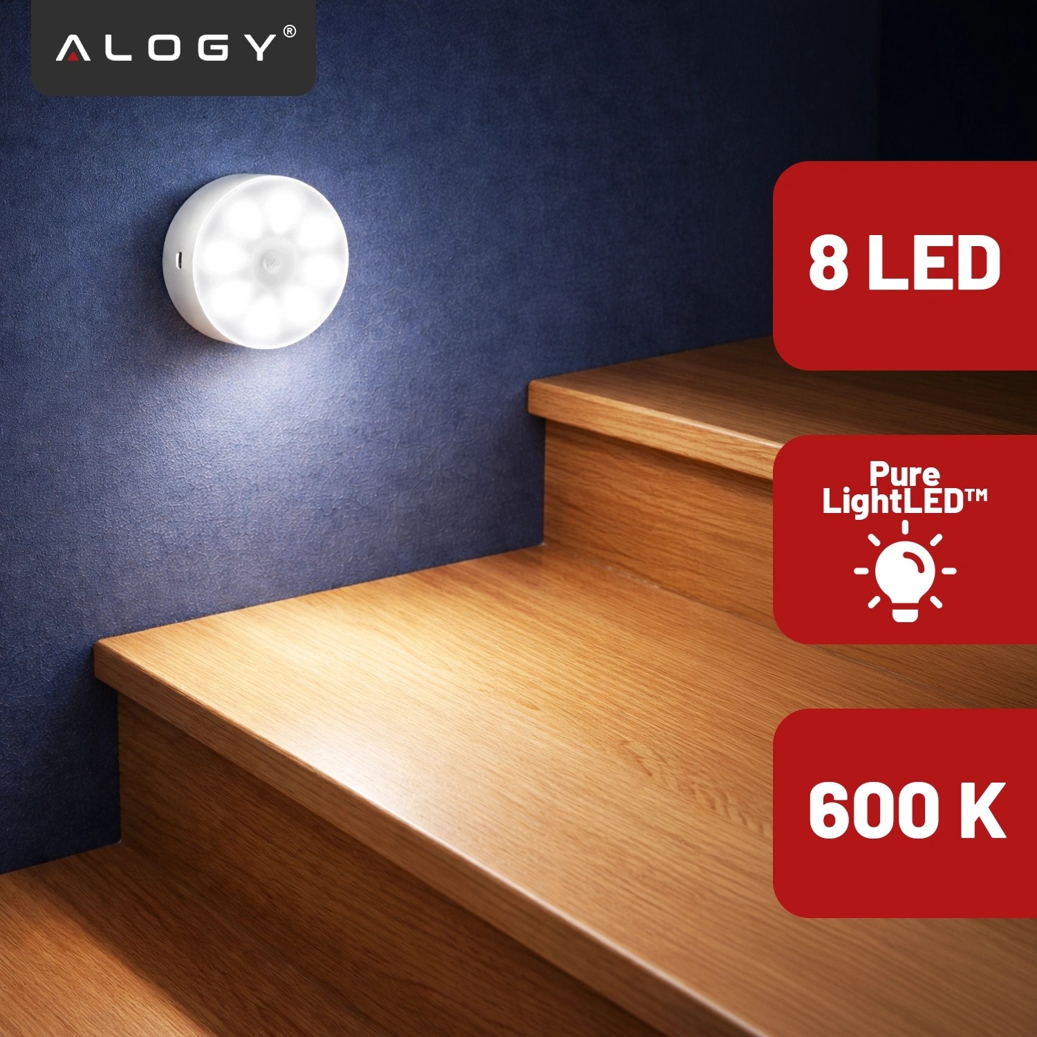 Na obrazie widać okrągłą lampkę LED zamontowaną na ścianie przy drewnianych schodach. Widoczne są napisy: \'ALOGY\', \'8 LED\', \'Pure LightLED™\', \'600 K\'.