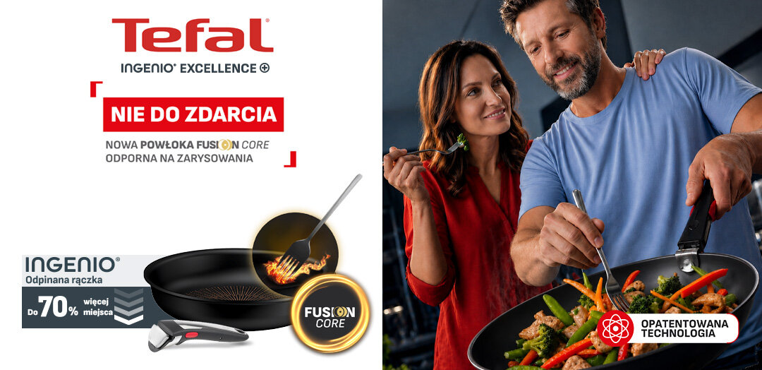 Patelnia TEFAL Ingenio Excellence+, obok odpinana rączka i widelec w płomieniach. Po prawej kucharz miesza jedzenie na patelni.