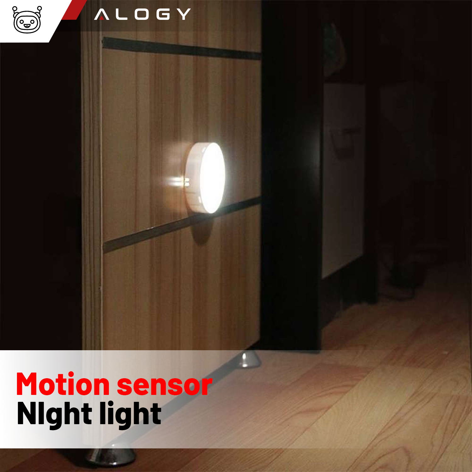 Na drewnianej powierzchni zamontowana jest okrągła lampka emitująca ciepłe światło. W lewym górnym rogu widoczne jest logo \'ALOGY\', a na dole napis \'Motion sensor Night light\'.
